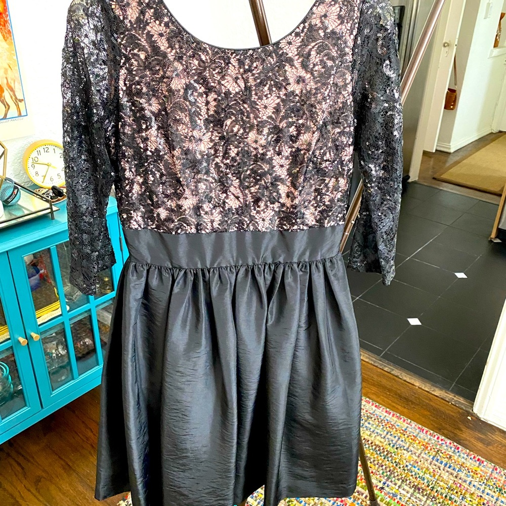 CALVIN KLEIN NUDE & BLACK LACE PARTY DRESS